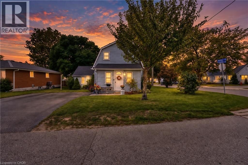 Property Photo:  395 Edward Avenue North  ON N4W 1T4 