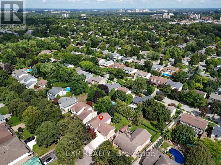 Property Photo:  42 Farmington Crescent  ON N6K 3J3 