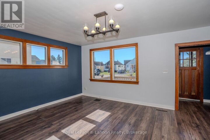 Property Photo:  738 Mortimer Avenue East  ON P7E 1Y6 
