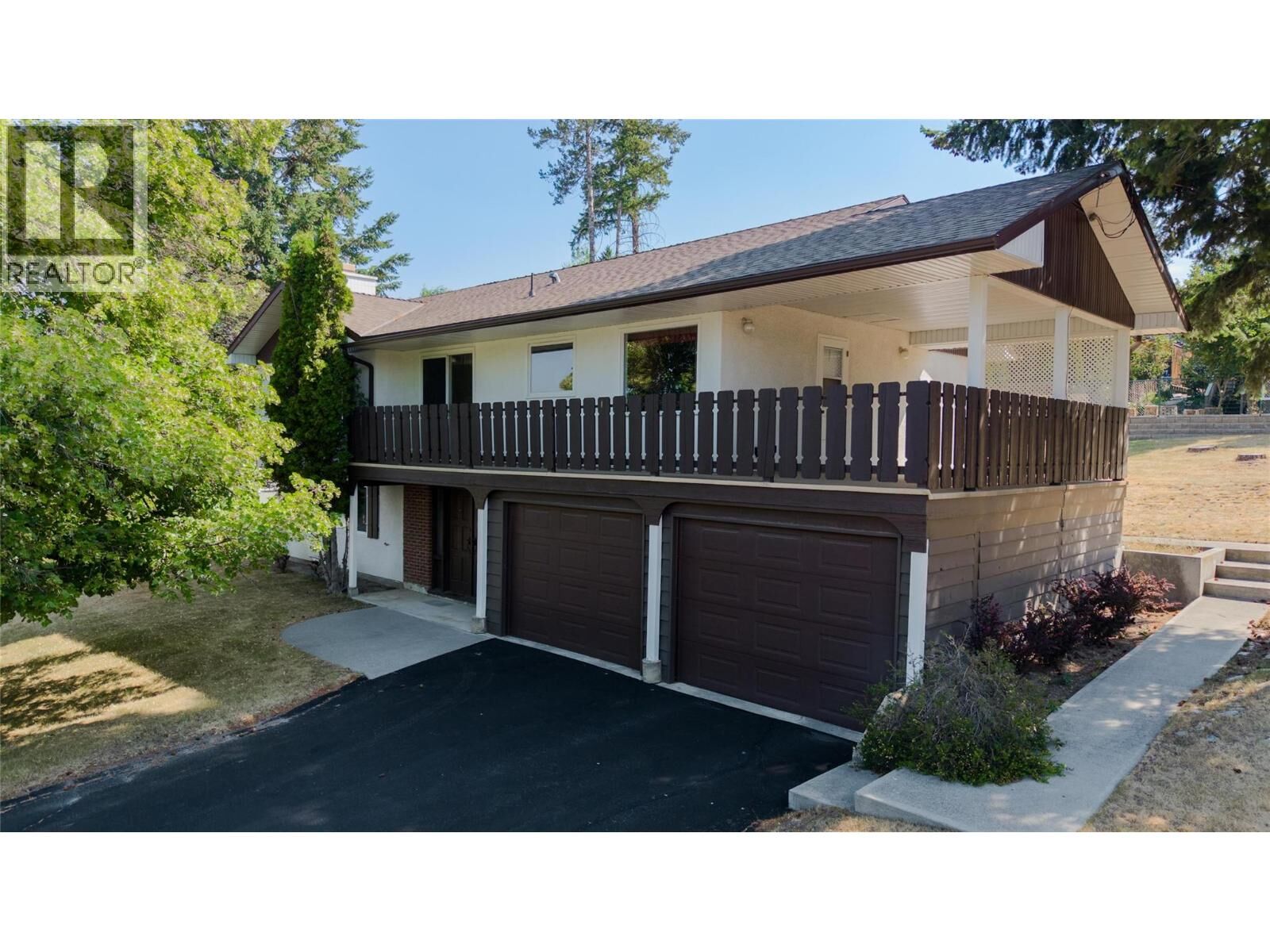 Property Photo:  804 28th Avenue South  BC V1C 3K1 