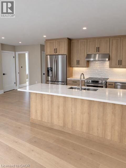 Property Photo:  95 Franklin Street 1  ON N2A 1Y1 