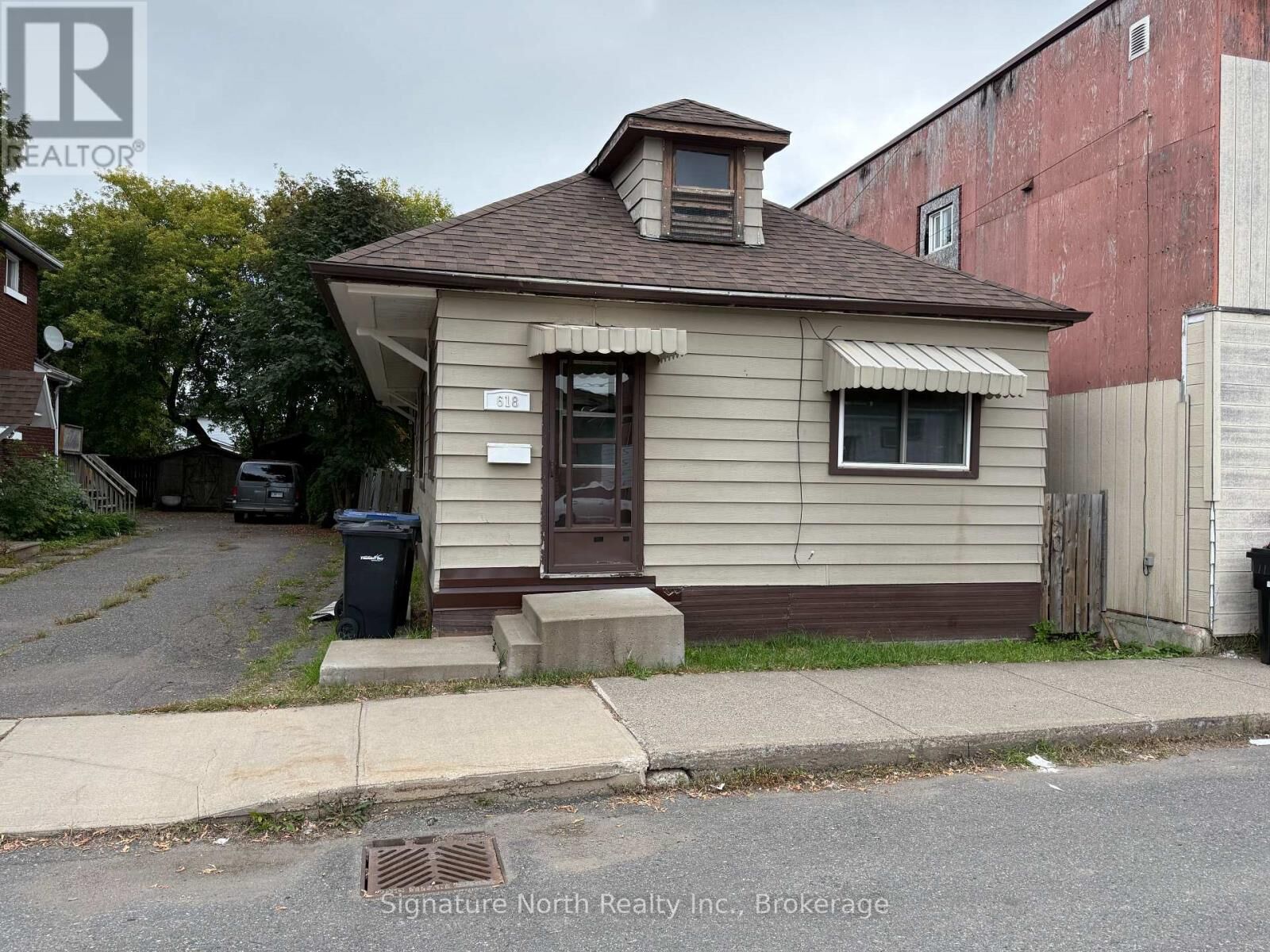 Property Photo:  618 McTavish Street  ON P7C 3C6 