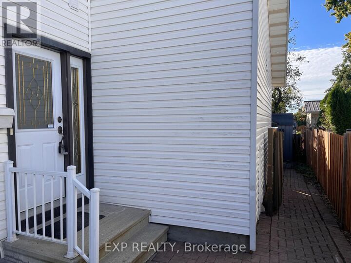 Property Photo:  1381 Leigh Crescent  ON K1J 8E5 