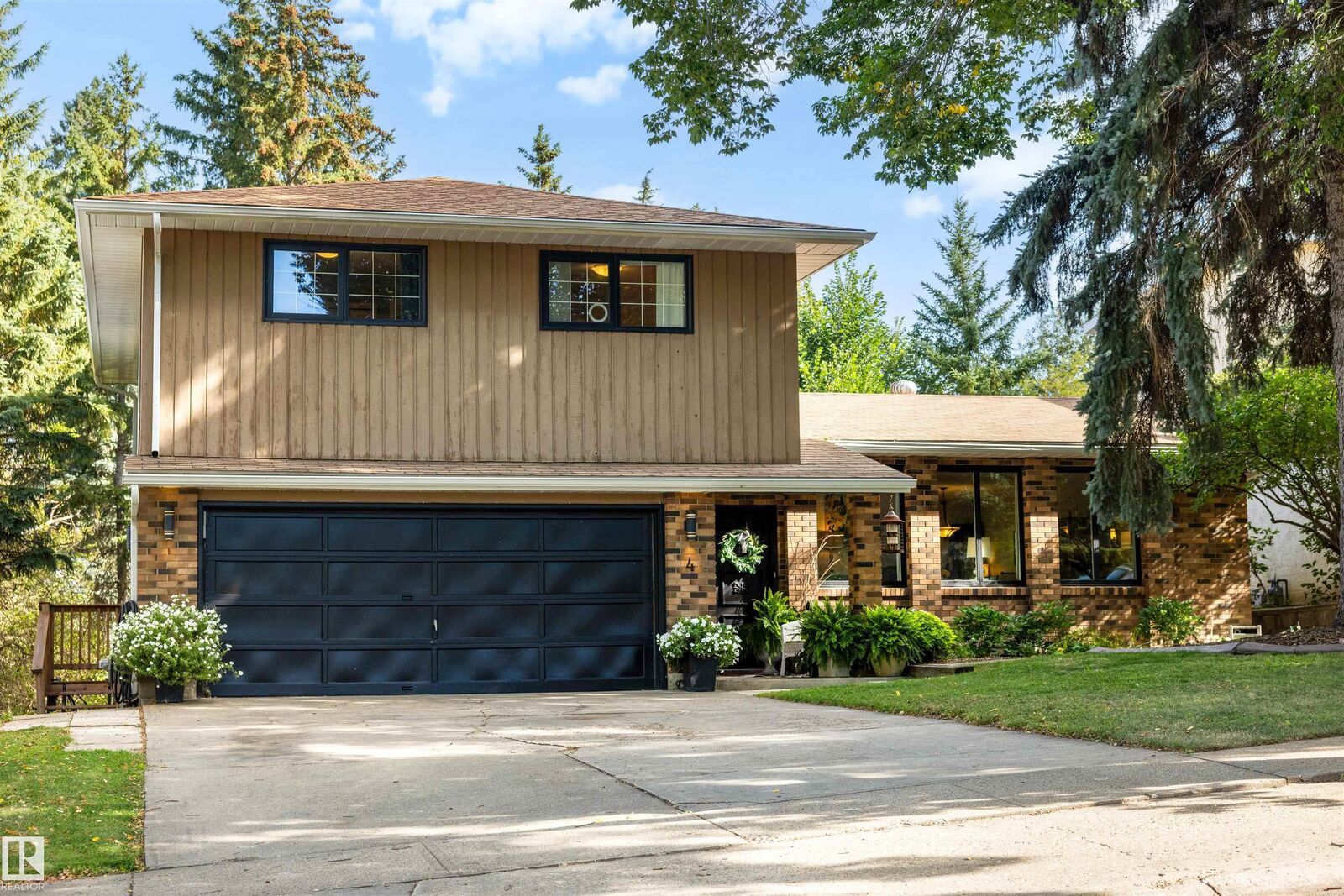 Property Photo:  4 Greenwood Place  AB T8H 2H5 