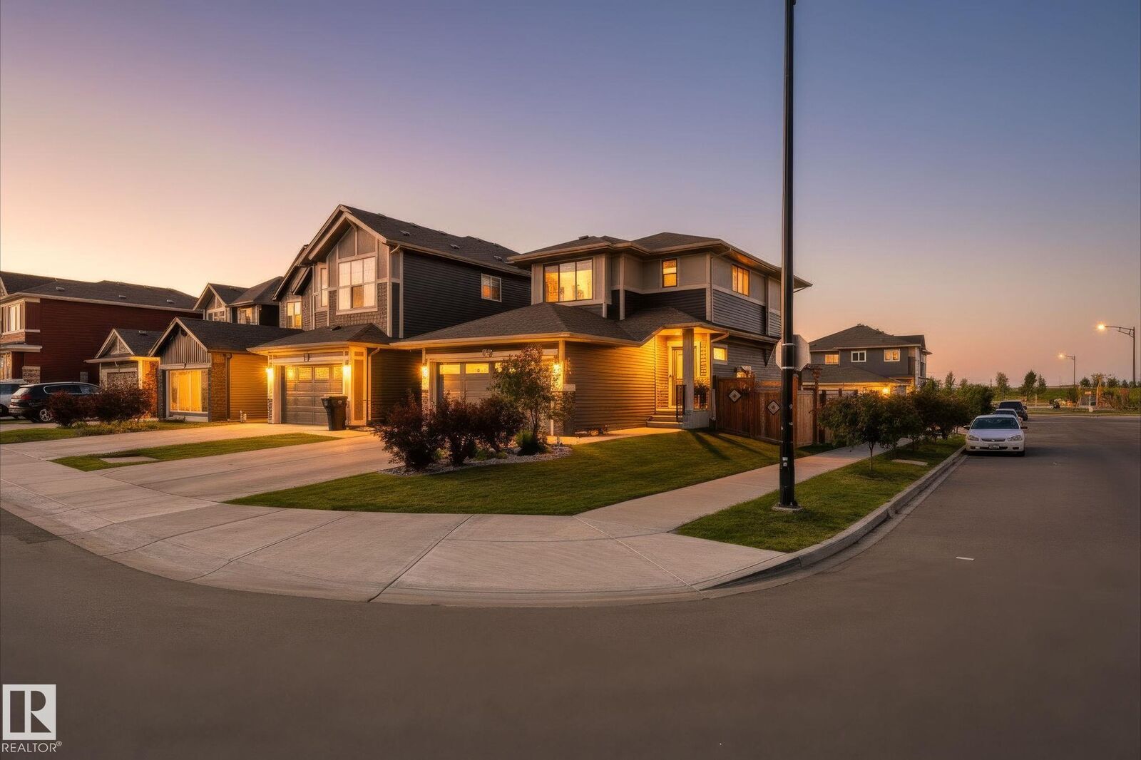 Property Photo:  1623 Plum Circle SW  AB T6X 2X1 