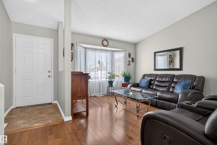 Property Photo:  1519 104 Street NW  AB T6J 5T2 