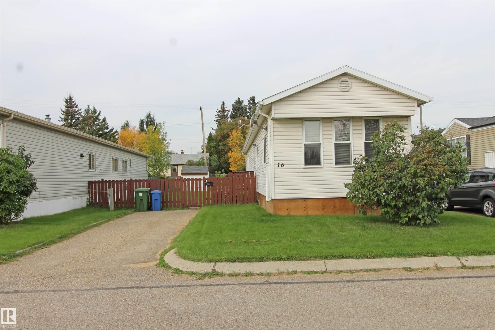 Property Photo:  4202 45 Street 16  AB T9A 2L3 