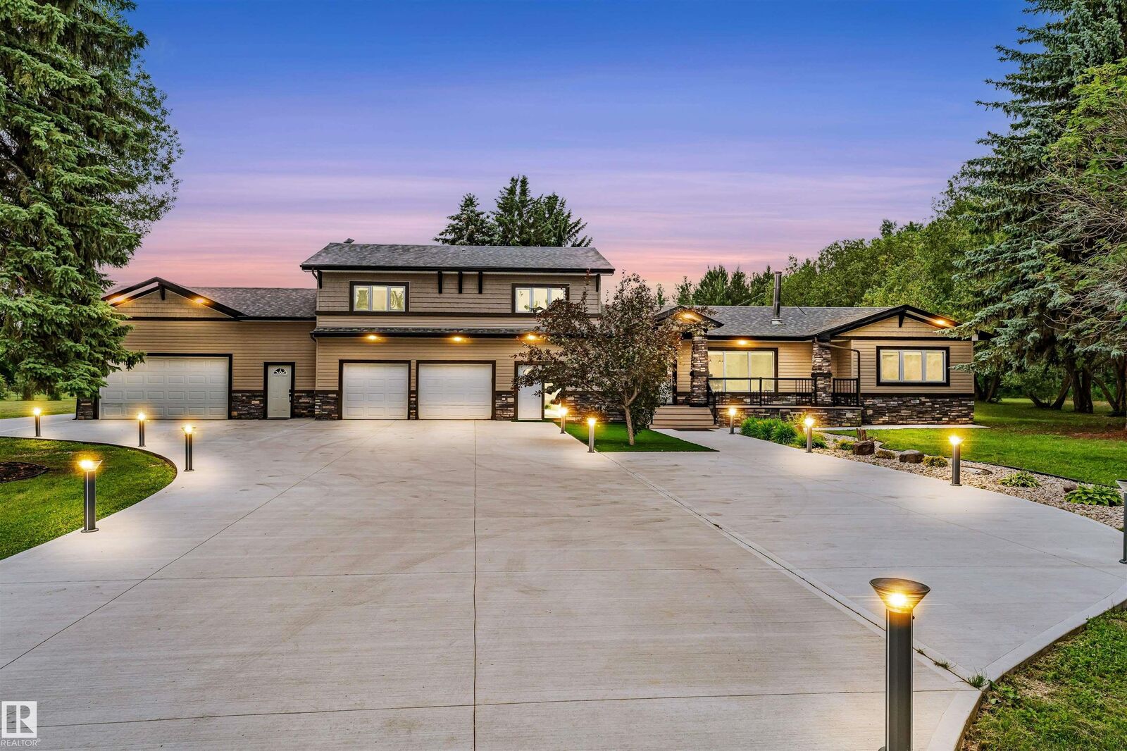 Property Photo:  51528 Rge Road 262  AB T6Y 1C1 