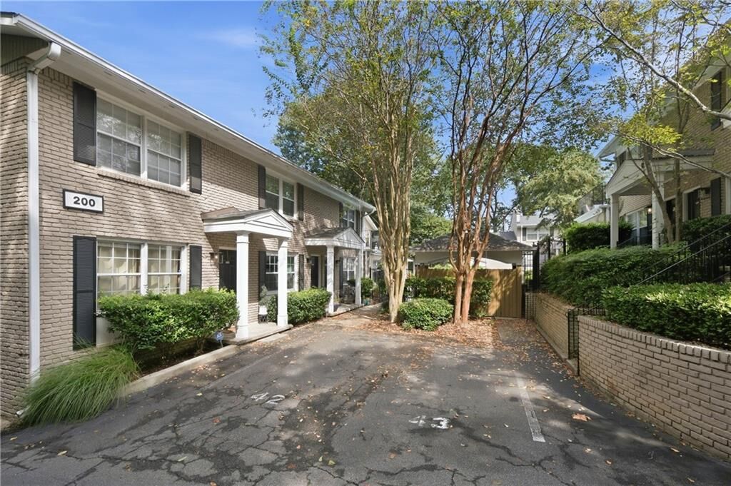Property Photo: 2232 Dunseath Avenue NW 203 GA 30318