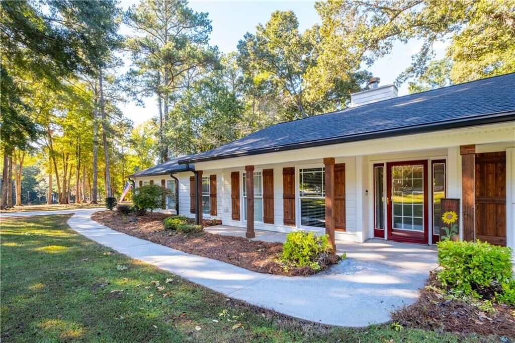 Property Photo: 166 Azalea Farms Road GA 30025