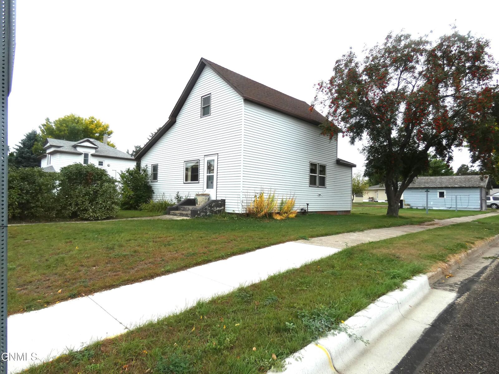 Property Photo:  620 Broadway Street N  ND 58552 