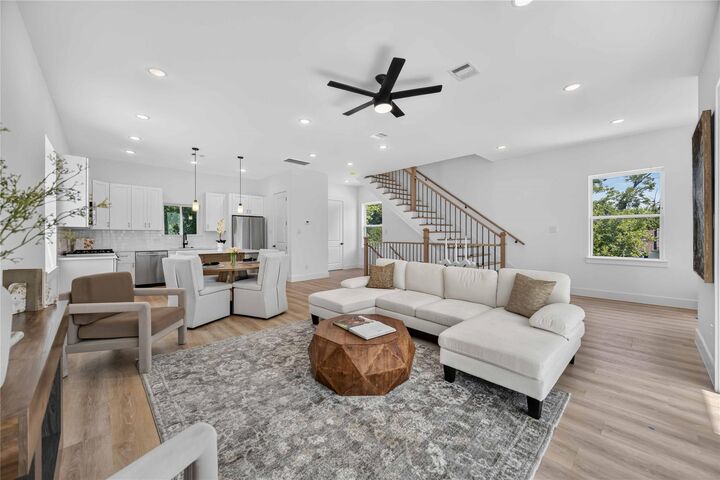 Property Photo: 322 Walthall Drive C TX 77022