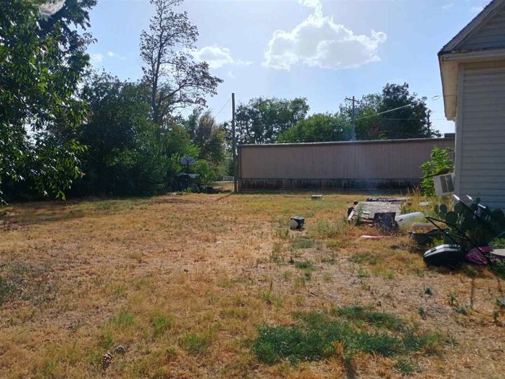 Property Photo:  327 N 5th St  OK 73018 