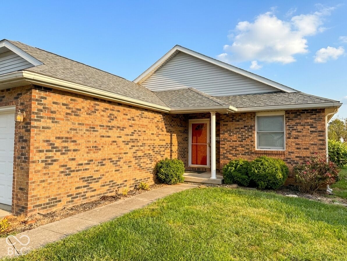 Property Photo:  1147 Cottage Circle  IN 47274 