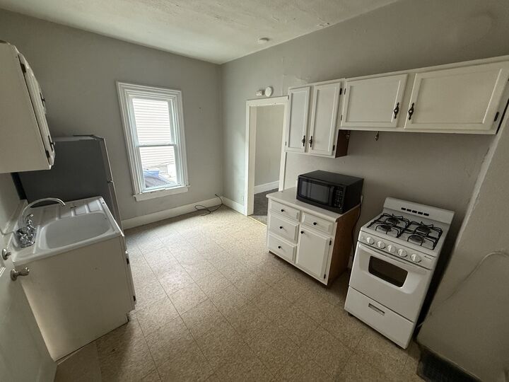 Property Photo: 773 E New York Street B IL 60505