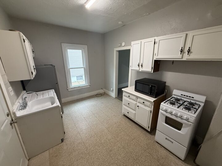 Property Photo:  773 E New York Street B  IL 60505 