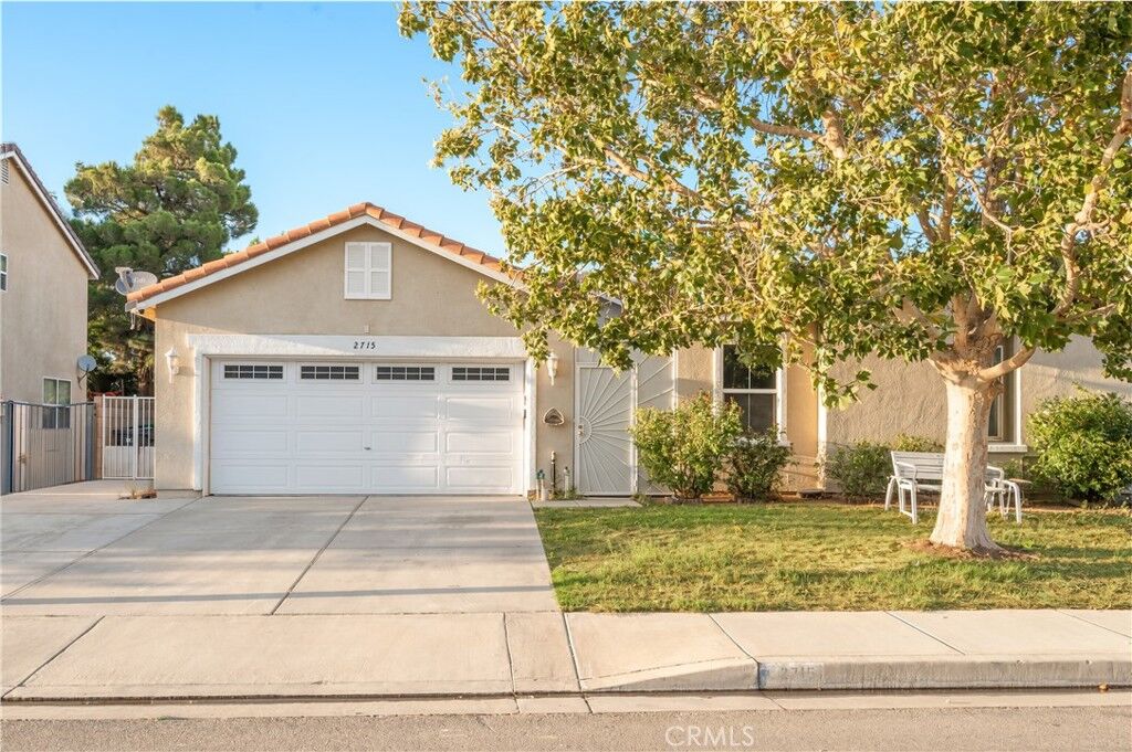 Property Photo:  2715 E Avenue J6  CA 93535 