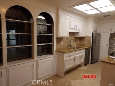 Property Photo: 2126 Via Puerta #H CA 92637