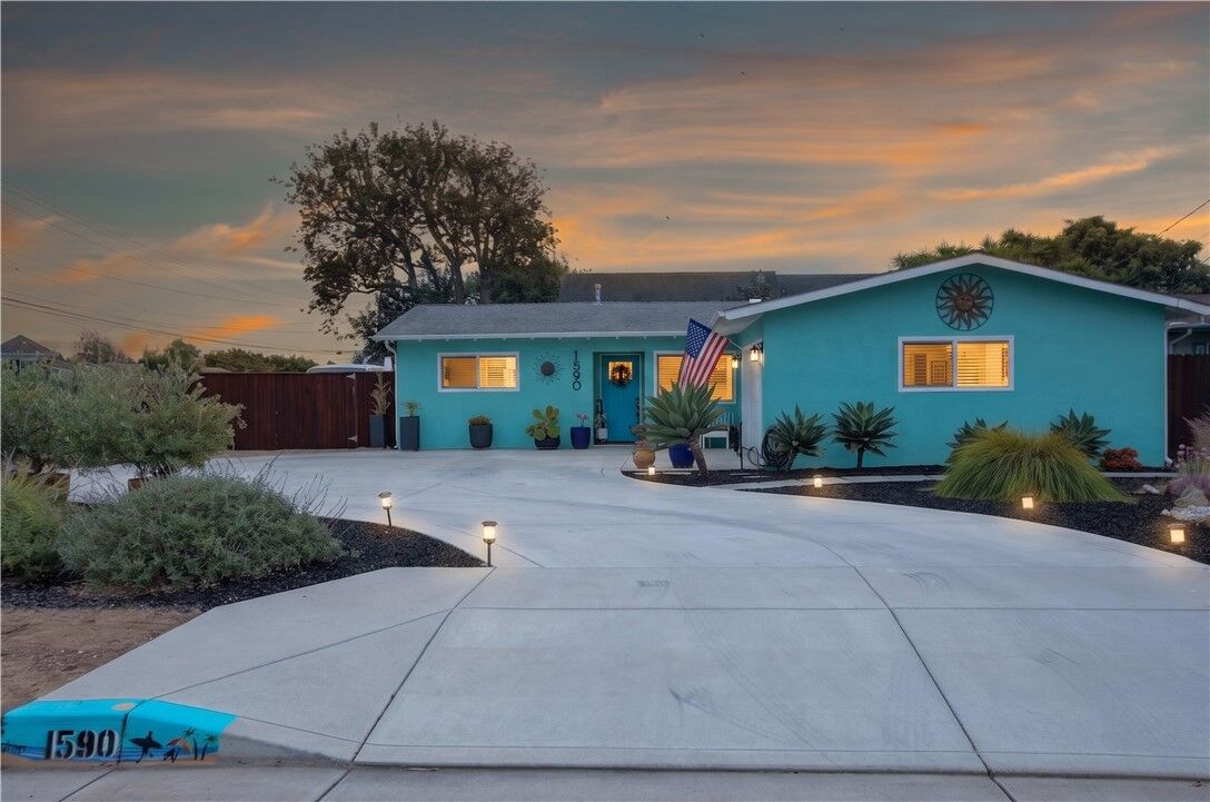 Property Photo:  1590 Manhattan  CA 93433 