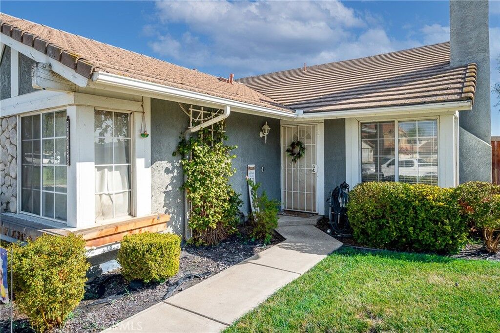 Property Photo:  27738 Via Real  CA 92585 