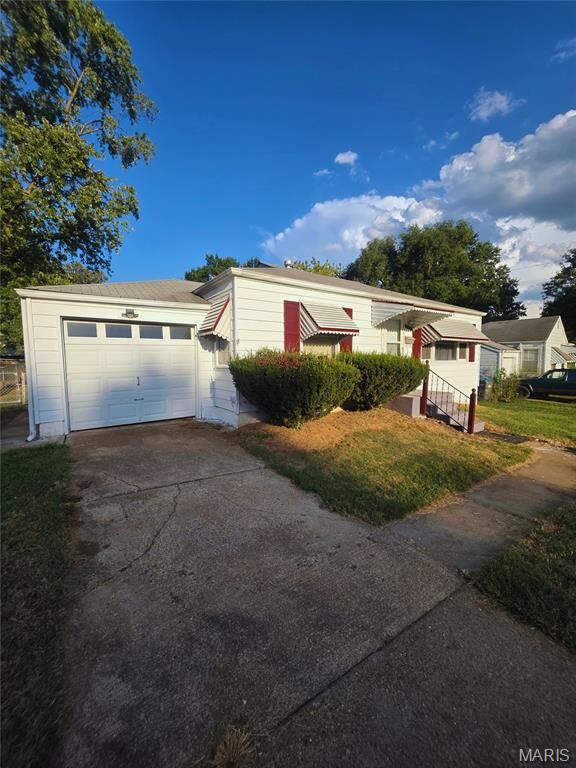 Property Photo:  10140 Cabot Drive  MO 63137 