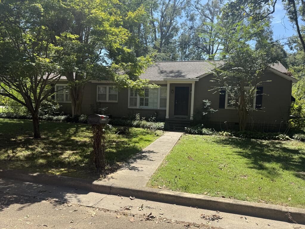 Property Photo: 212 Court St MS 38606