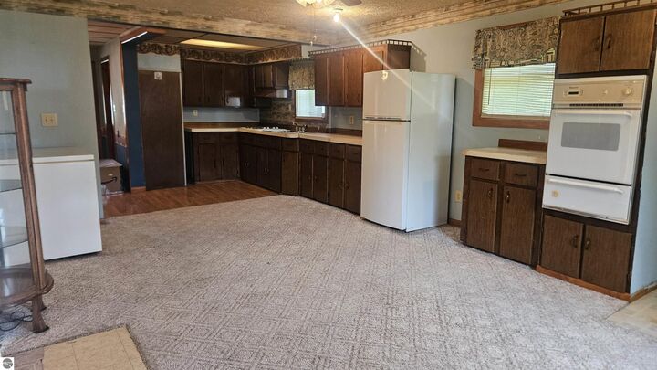 Property Photo:  211 S Quarterline Street  MI 48806 