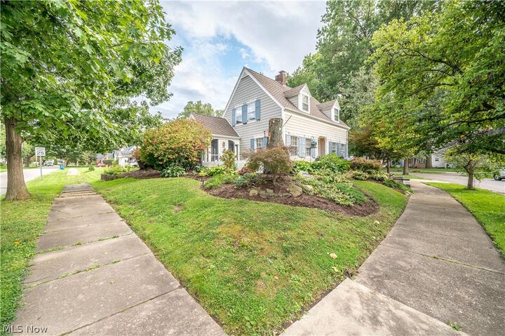 Property Photo:  913 Home Circle  OH 44460 