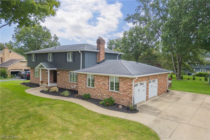 Property Photo: 1424 Stonington Road NW OH 44720