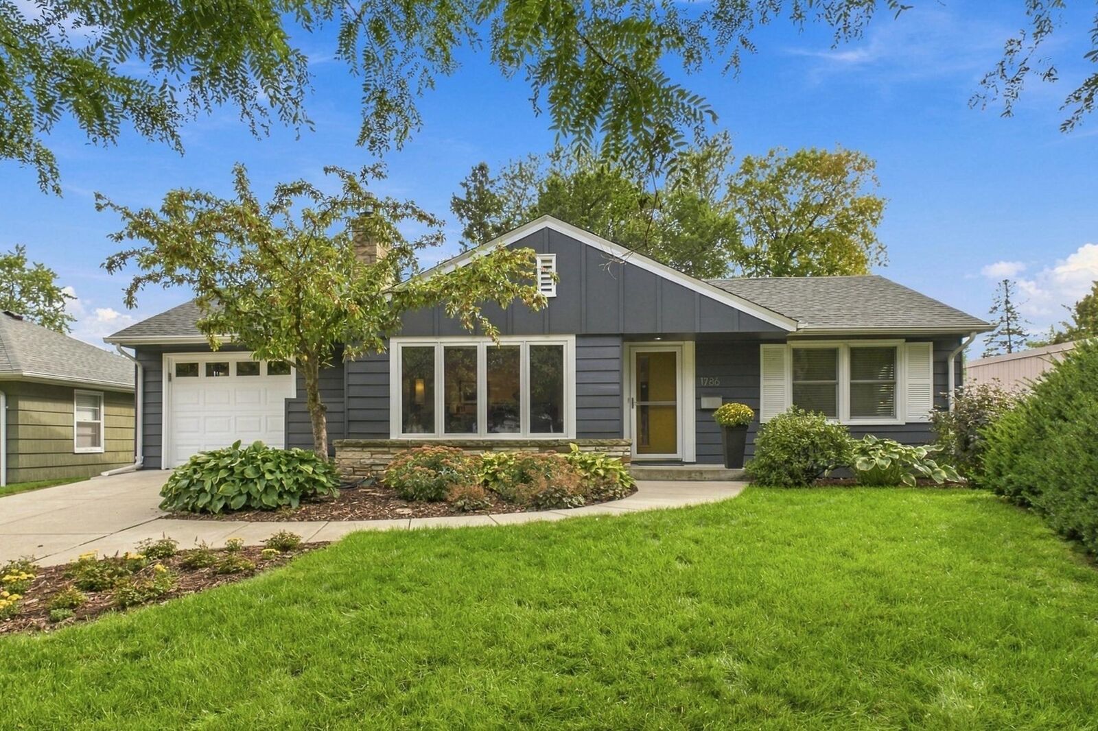 Property Photo: 1786 Saunders Avenue MN 55116