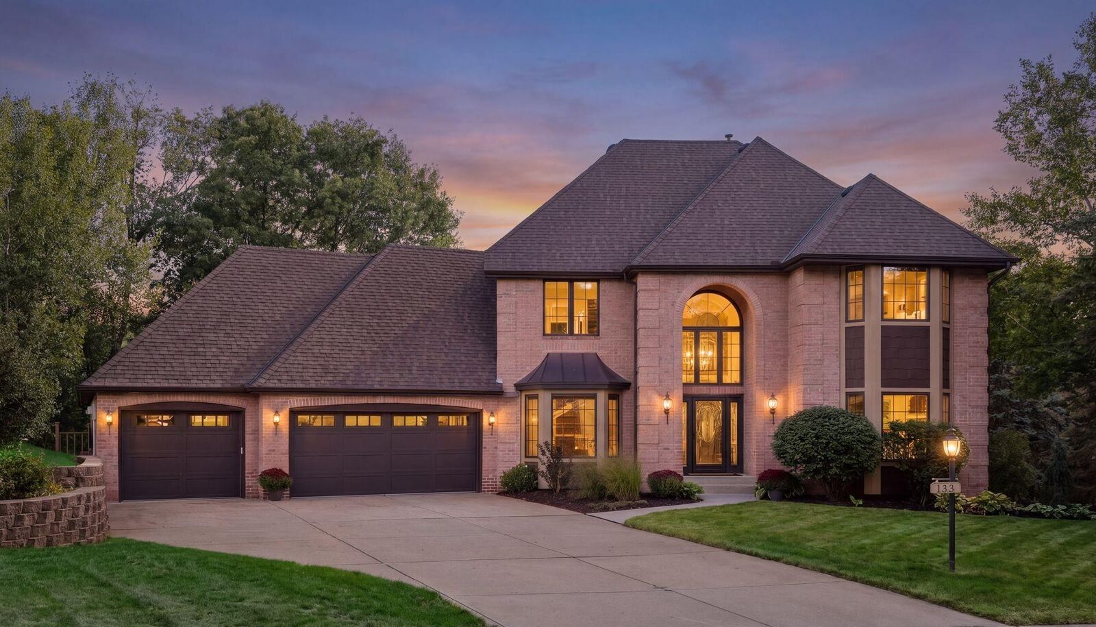 Property Photo:  685 Valley View Court  MN 55126 