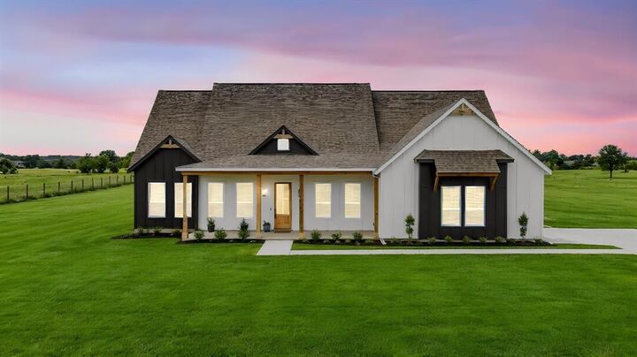 Property Photo: 4318 County Road 1088 TX 75423