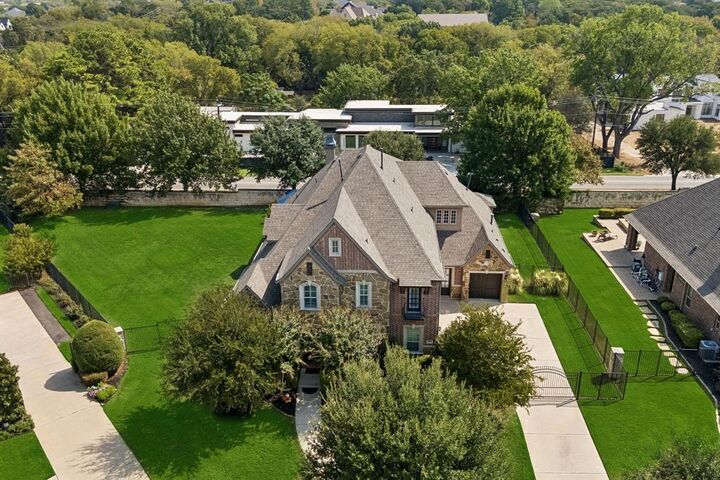 Property Photo: 1021 Berkshire Road TX 76092