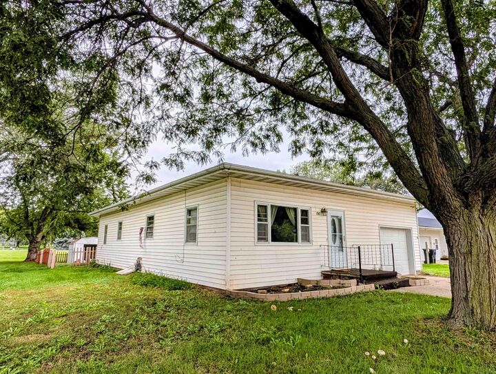 Property Photo:  130 South St  IA 51001 