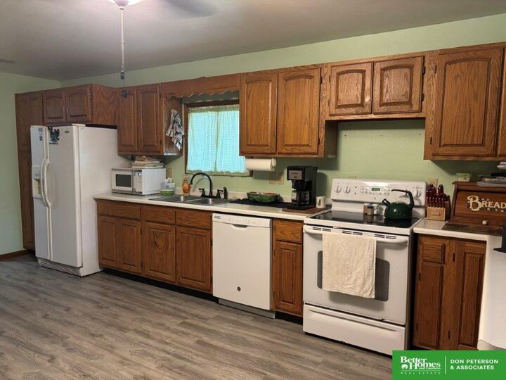 Property Photo: 308 N Summit Avenue NE 68739