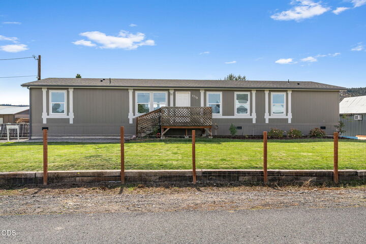 Property Photo: 1378 NW Studebaker Drive OR 97754