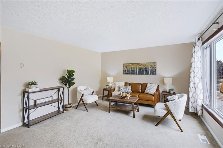Property Photo:  35 Coachwood Road  ON N3R 3R5 