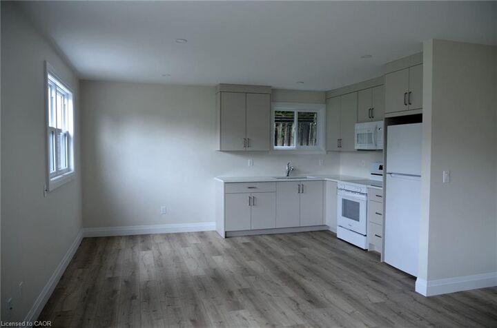 Property Photo:  254 Cedar Street 2  ON N3Y 2H9 
