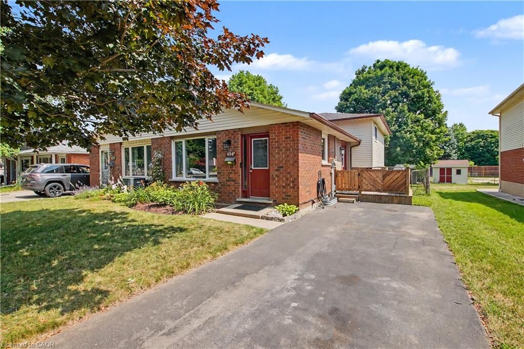 Property Photo:  484 Redfox Road B  ON N2K 2V8 