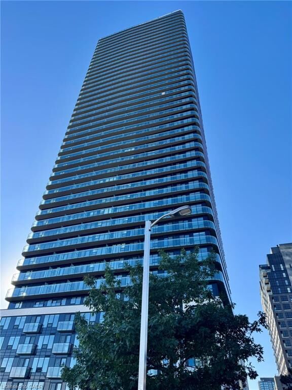 Property Photo:  30 Francis Street S 1405  ON N2G 0B5 