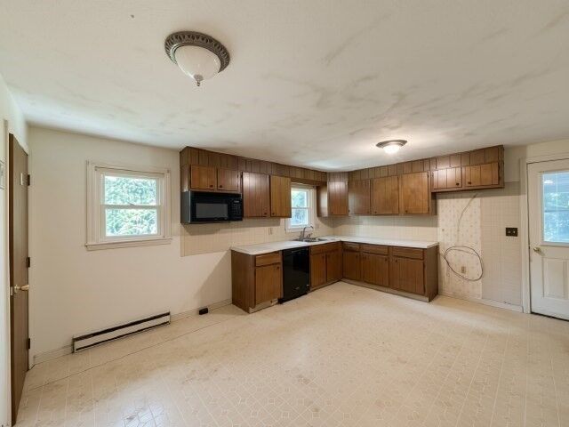 Property Photo:  178 N Main St  MA 01438 
