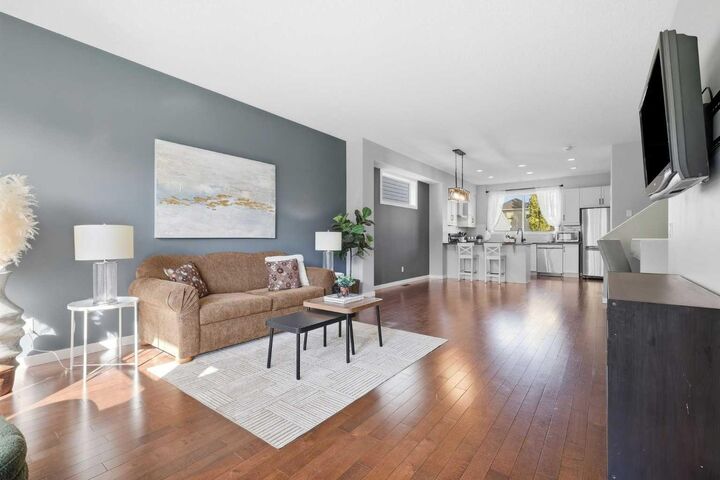Property Photo:  1025 New Brighton Grove SE  AB T2Z 1G2 