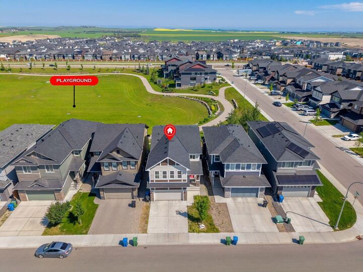 Property Photo: 40 Evansfield Manor NW AB T3P 1J9
