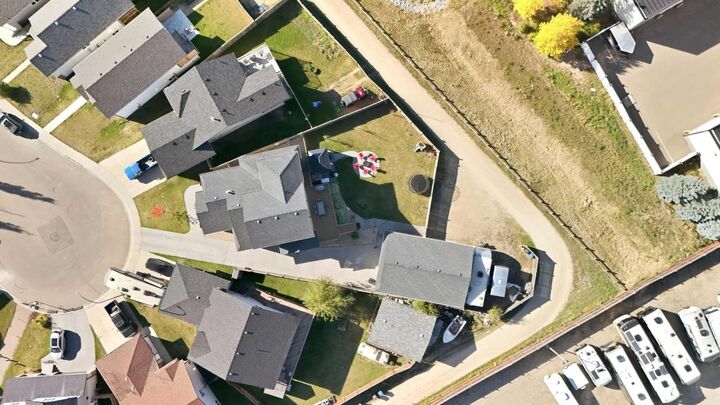 Property Photo:  17 Hammond Close  AB T4S 0C7 