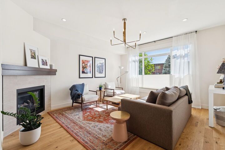 Property Photo:  1128 17 Avenue NW  AB T2M 0P6 