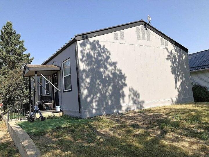 Property Photo:  139 1 Street S  AB T0L 1G0 