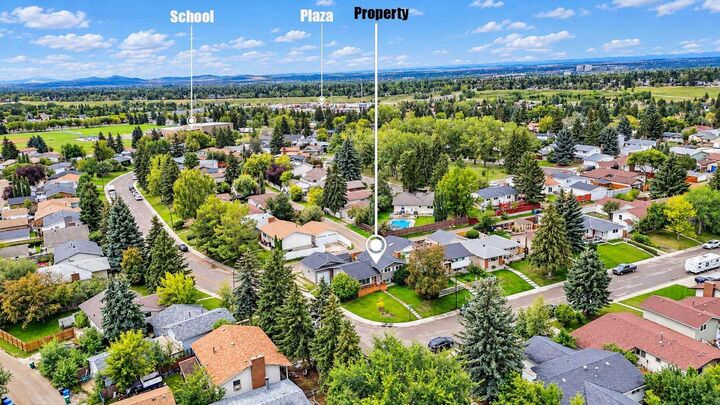 Property Photo:  500 Queen Charlotte Road SE  AB T2J 4H7 