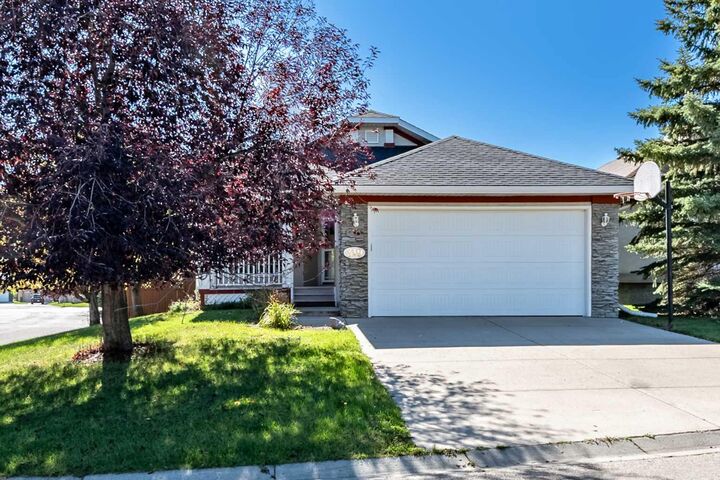 Property Photo: 319 Cimarron Bay AB T1S 1R6