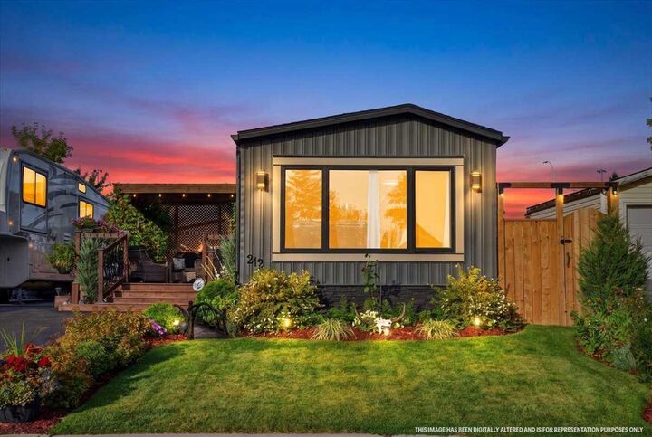 Property Photo:  212 Spring Haven Close SE  AB T4A 1E4 