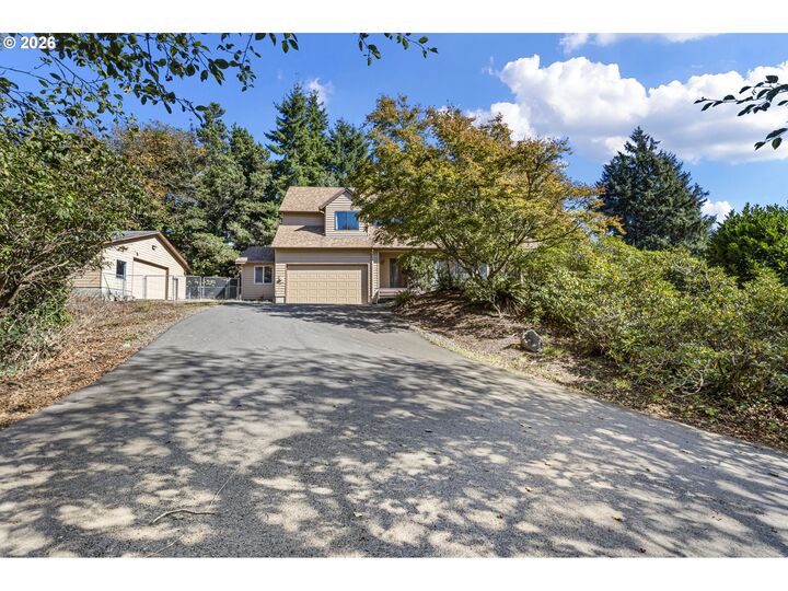Property Photo:  128 SE Norman St  OR 97365 